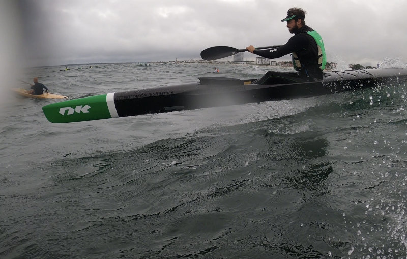 Surfski auf der Welle