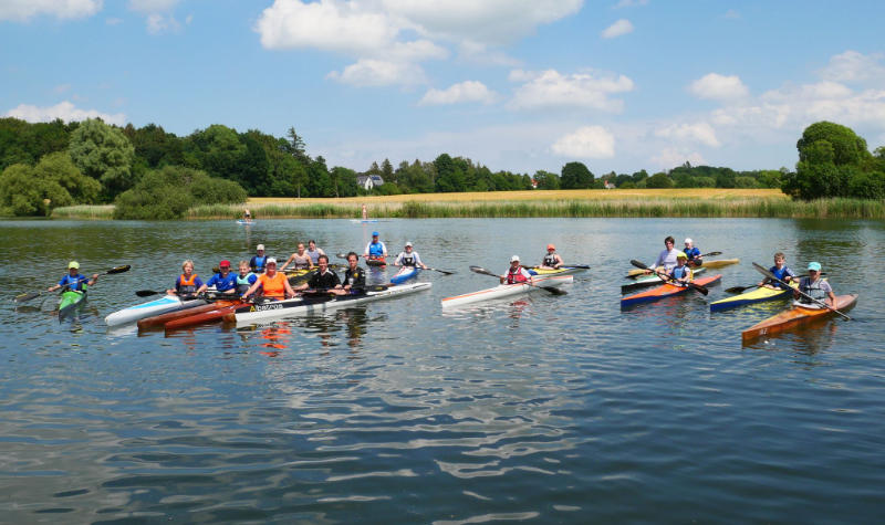 Training im Rennboot auf dem Wasser