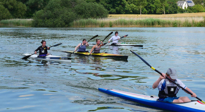 Training im Rennboot auf dem Wasser