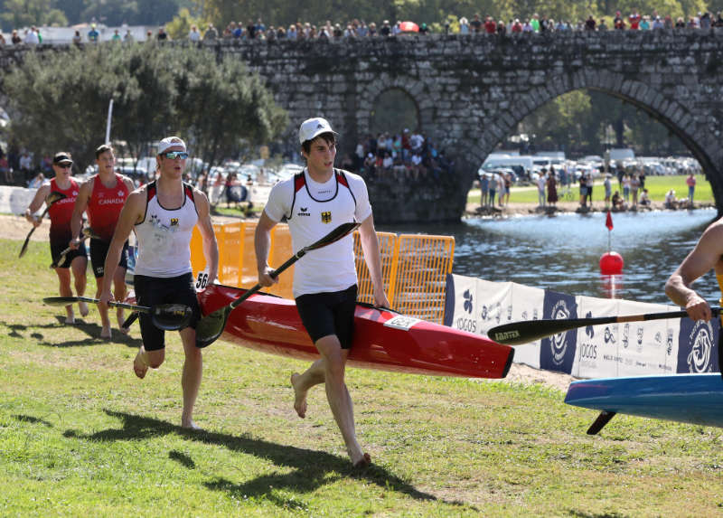 Leif Reh und Jannis Werner während einer Portage