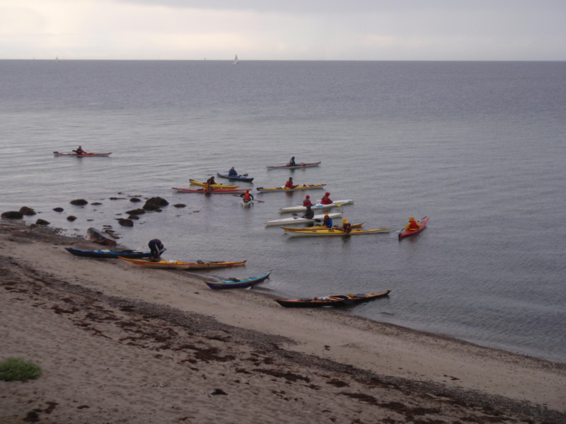 Seekajaks auf dem Wasser am Strand<br />
