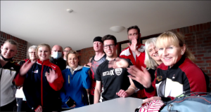 Screenshot der Teilnehmenden in Hamburg bei der Videokonferenz aller fünf Standorte