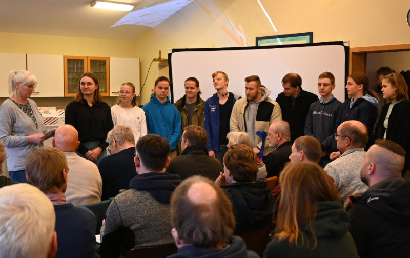 Sportlerinnen und Sportler serden durch den LKV-Vorstand geehrt
